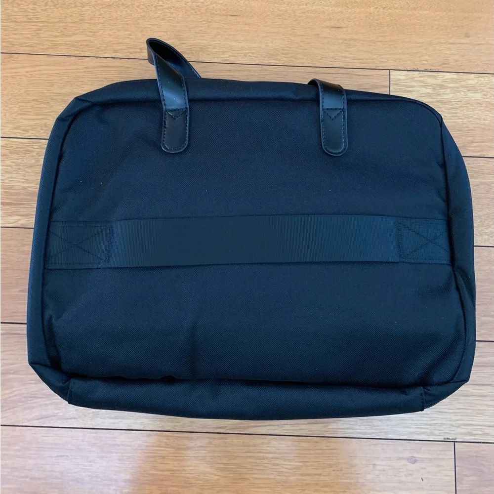 3 Ring Binder with Zipper Fits 500 Sheets, 2” Zipper Binder Shoulder Strap. New